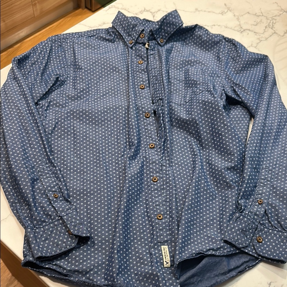 American Eagle Button Up